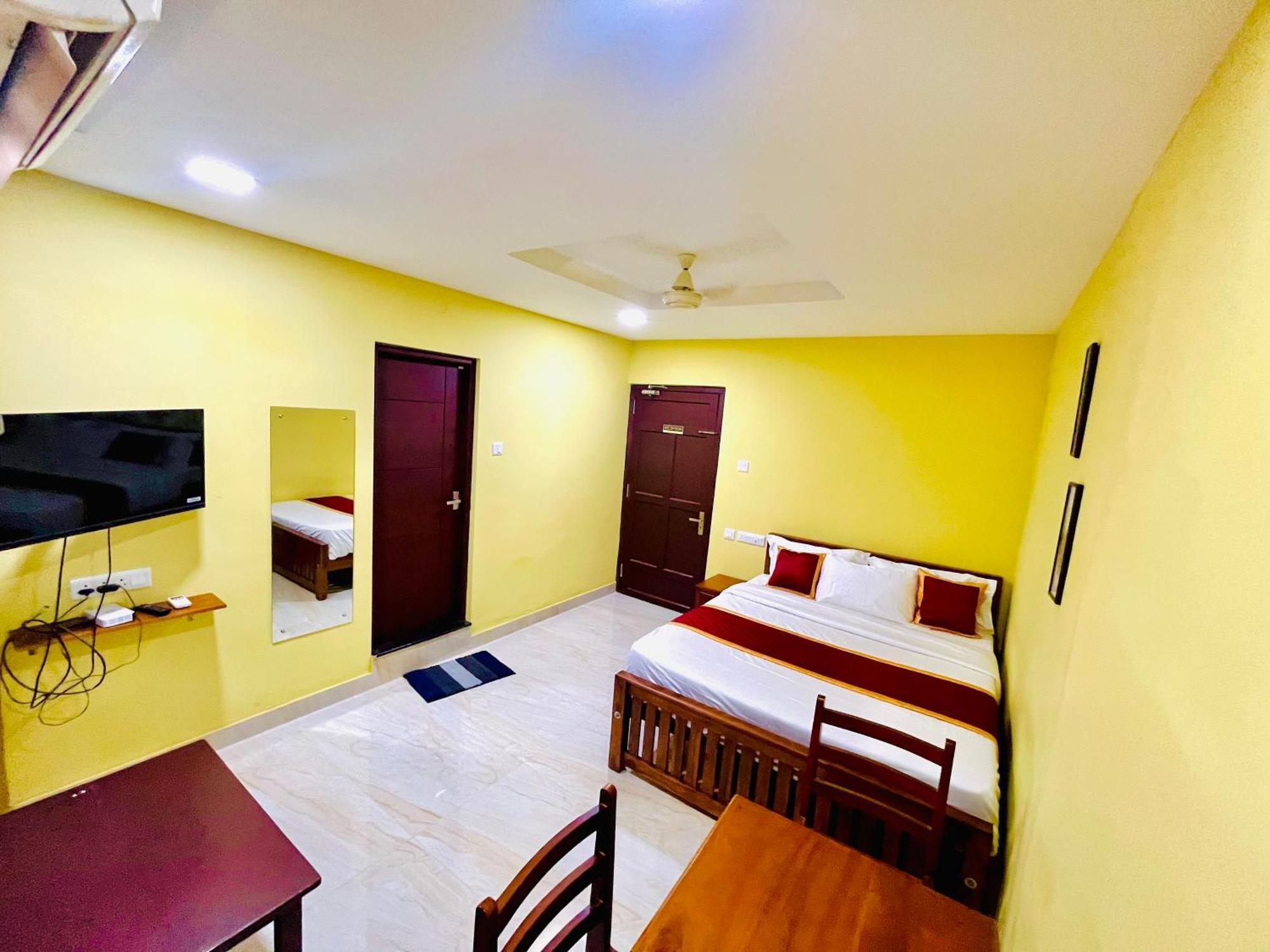 Madaparambil Residency Alwaye Exterior photo